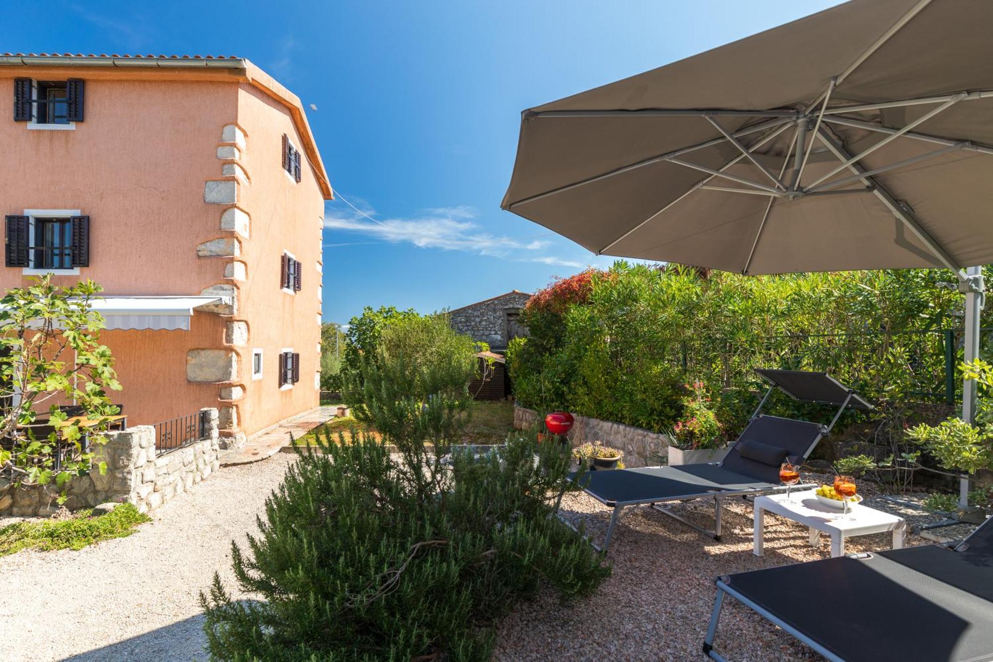 Apartments Lina Vrh  Exterior foto